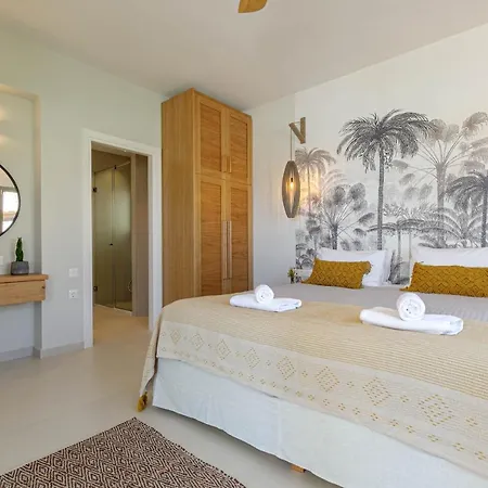 Villa - Mara Kalámi